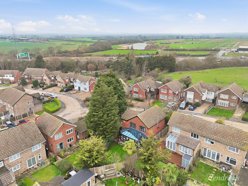 Oak Walk, Benfleet, SS7 4