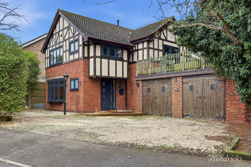 Oak Walk, Benfleet, SS7 4