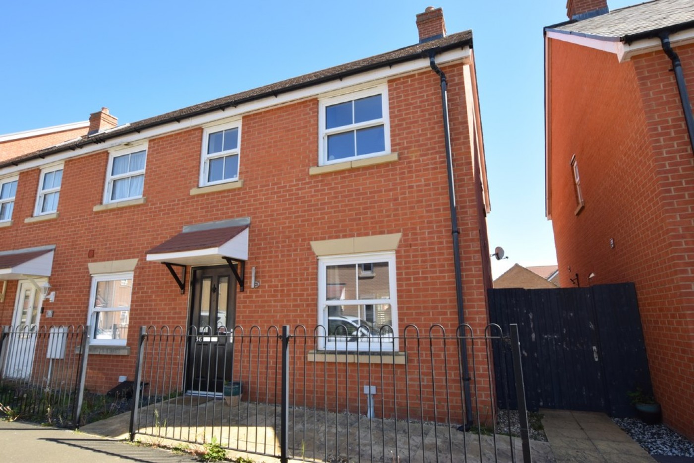 3 bedroom end terraced house in Sanger Avenue, Biggleswade