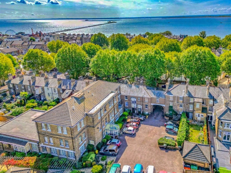 Cambridge Road, Southend-on-sea, SS1 1