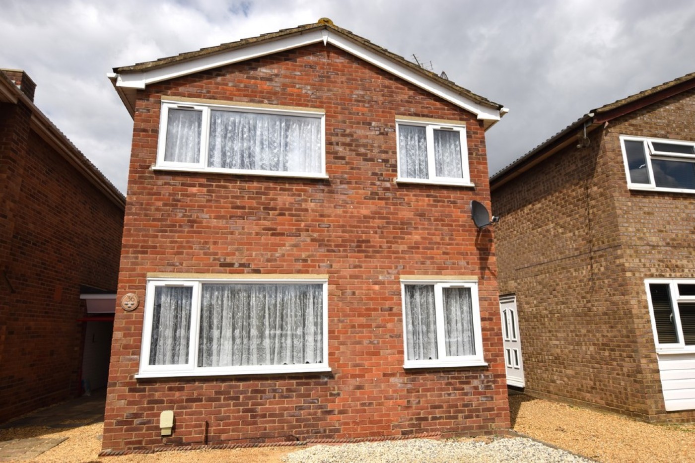 3 bedroom link detached in Wheatley Crescent