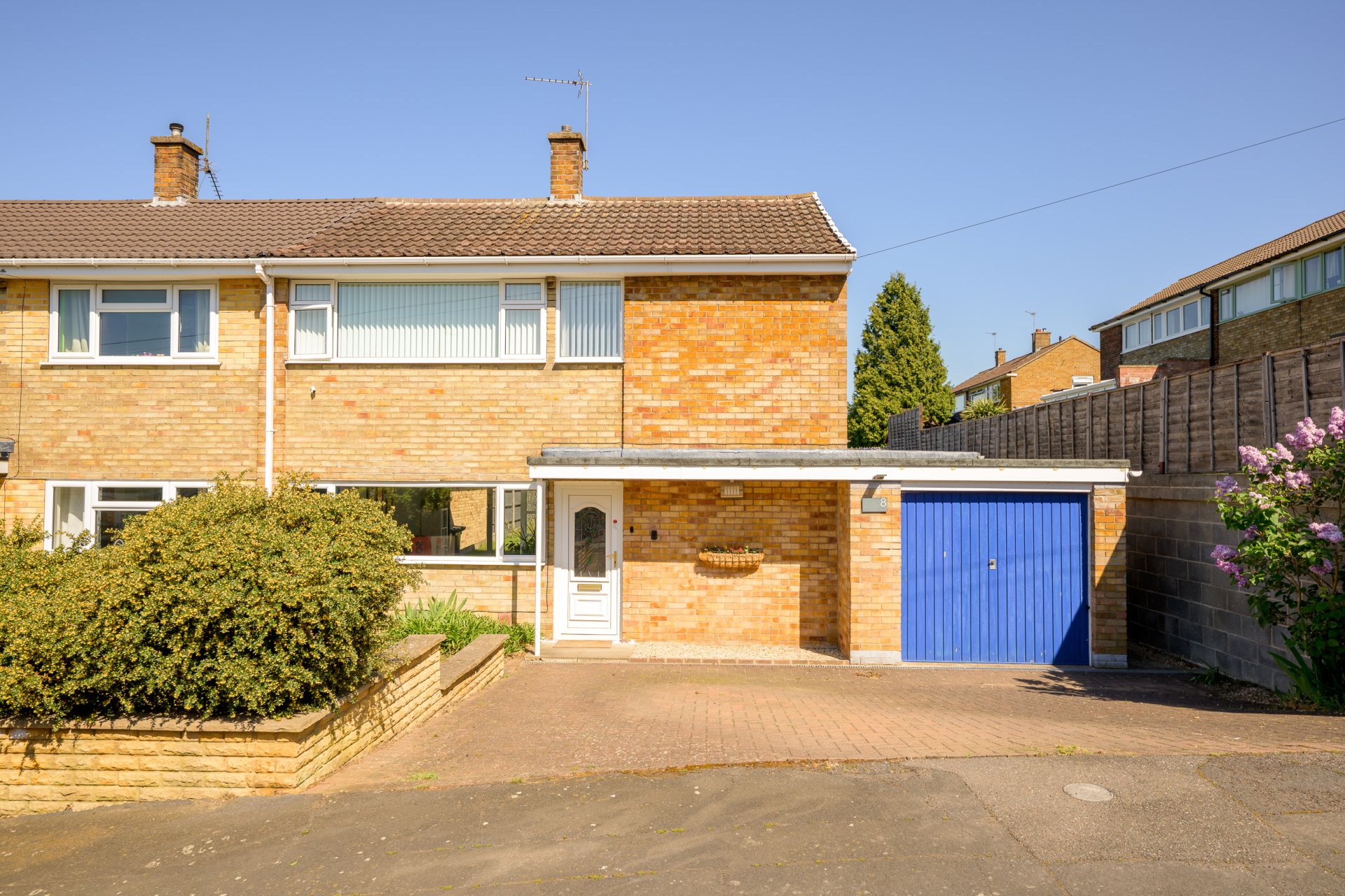 3 bed Semi-detached, 8 Saltersford Grove, NG31 7HP