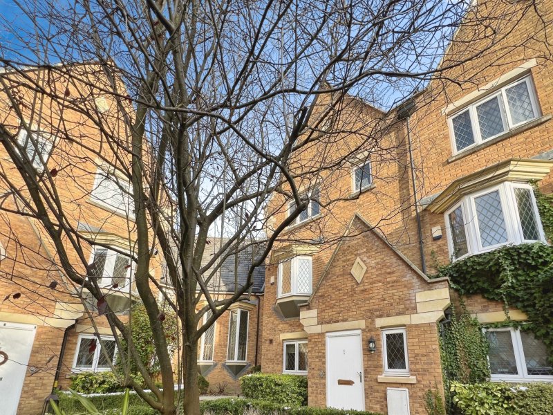 Impressive 3 storey townhouse in Reeceton Gardens, Heaton