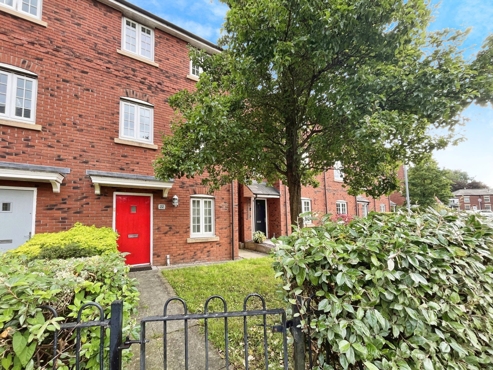 Irwell Place, Stoneclough - Vacant possession - no chain