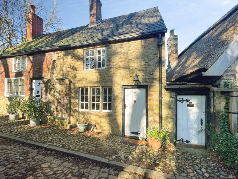Firwood Fold, Tonge Moor - For sale by auction