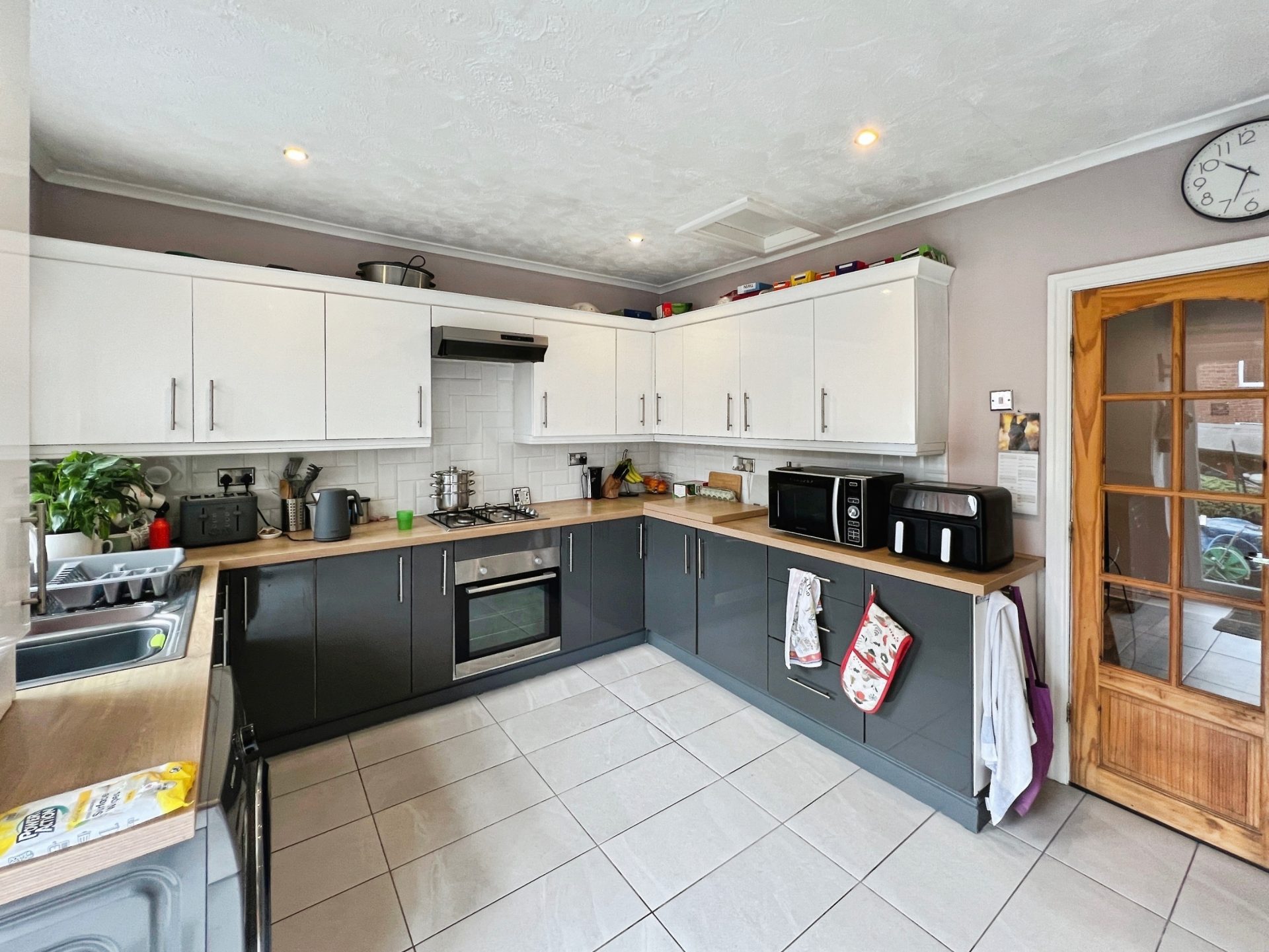 Bernard Grove, Smithills