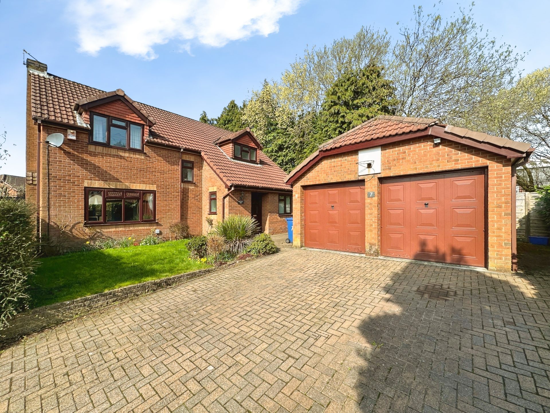 Tintagel Court, Radcliffe