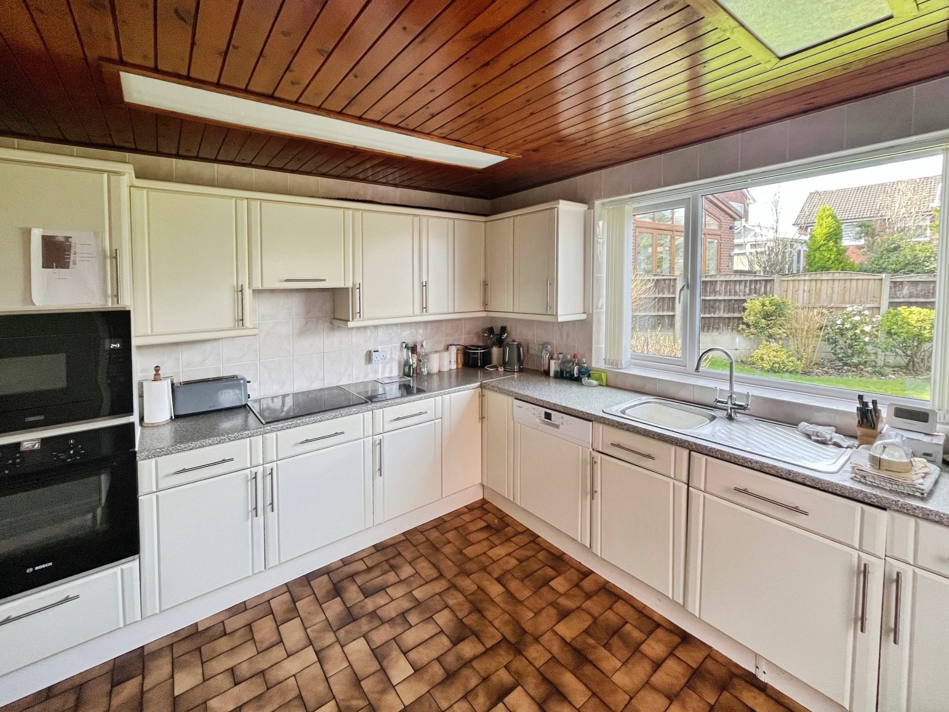 Laxford Grove, Ladybridge