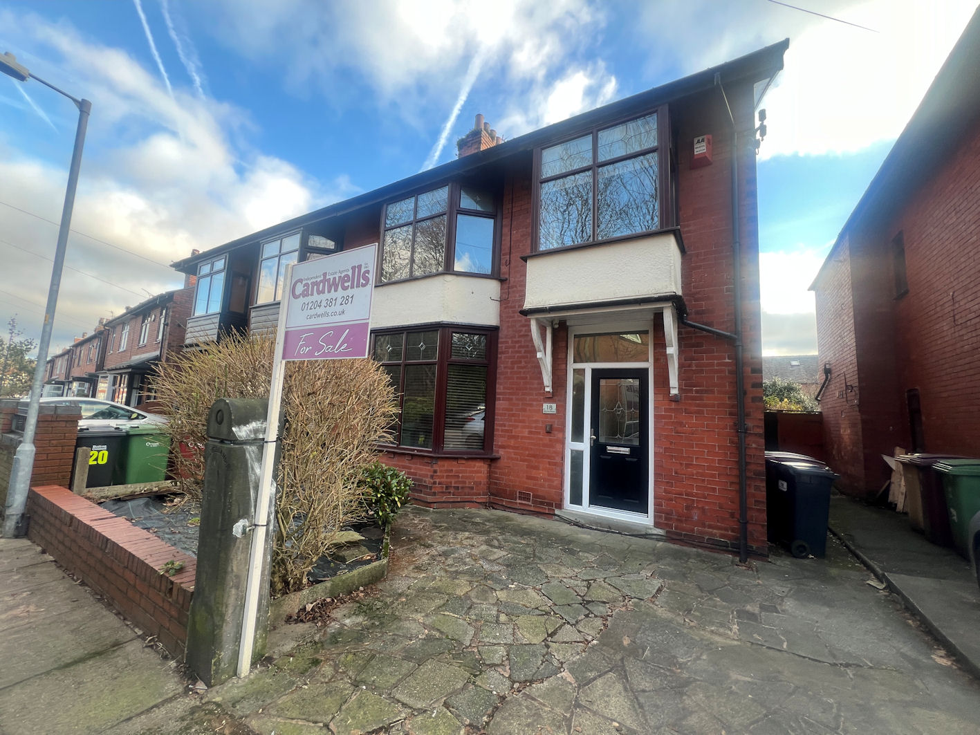 Hill Cot Road, Sharples