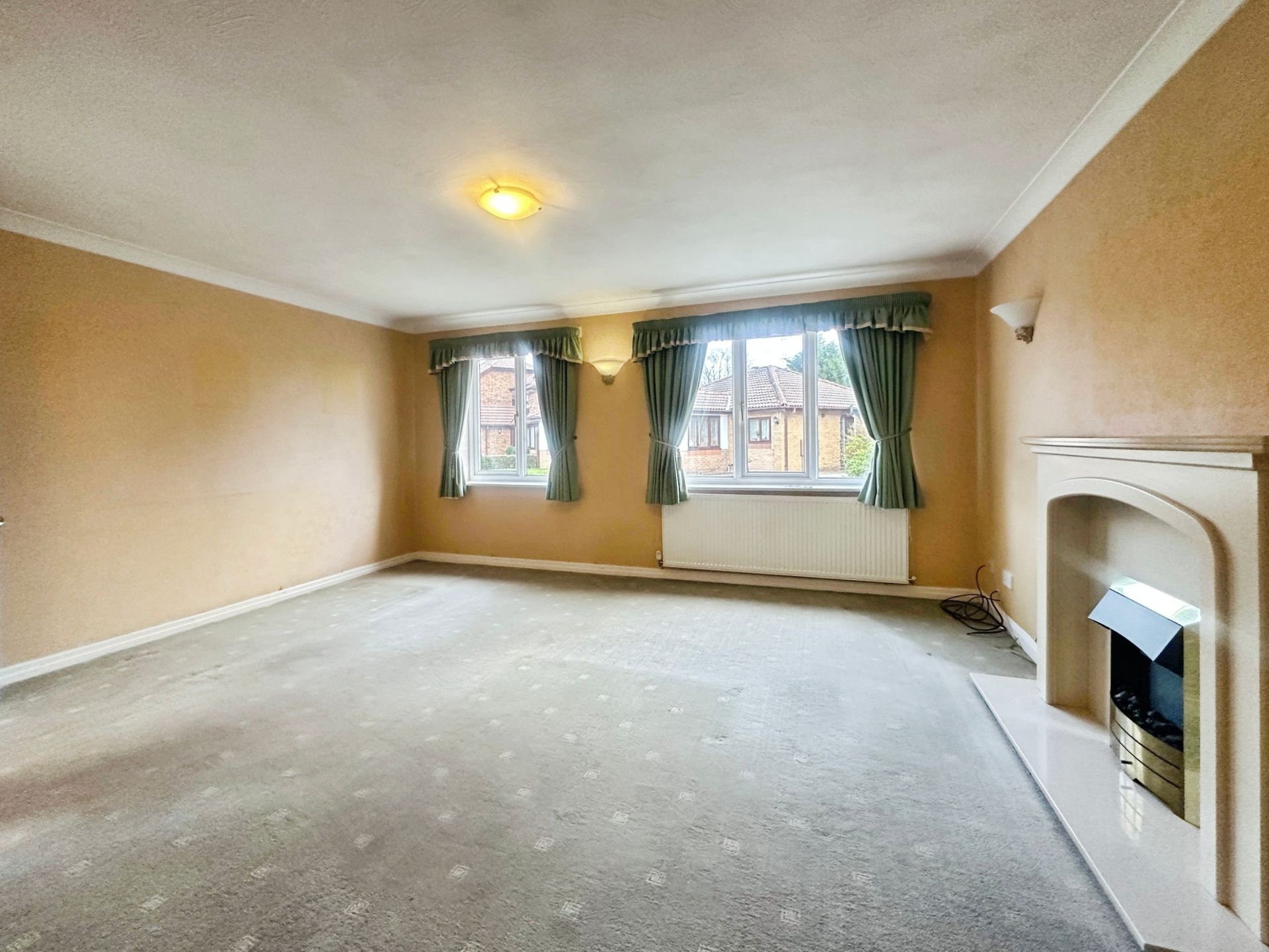 Berkeley Crescent, Radcliffe