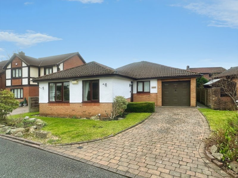 Berkeley Crescent, Radcliffe