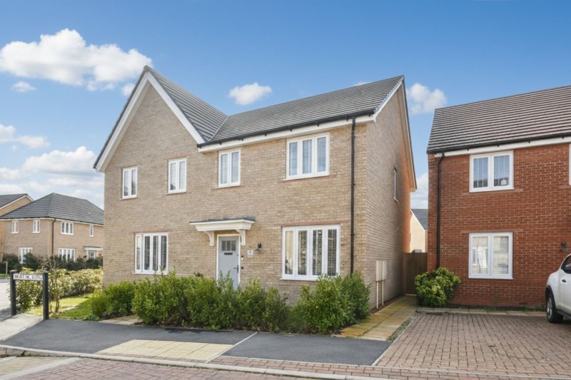3 bedroom house in Grayling Close, Little Paxton