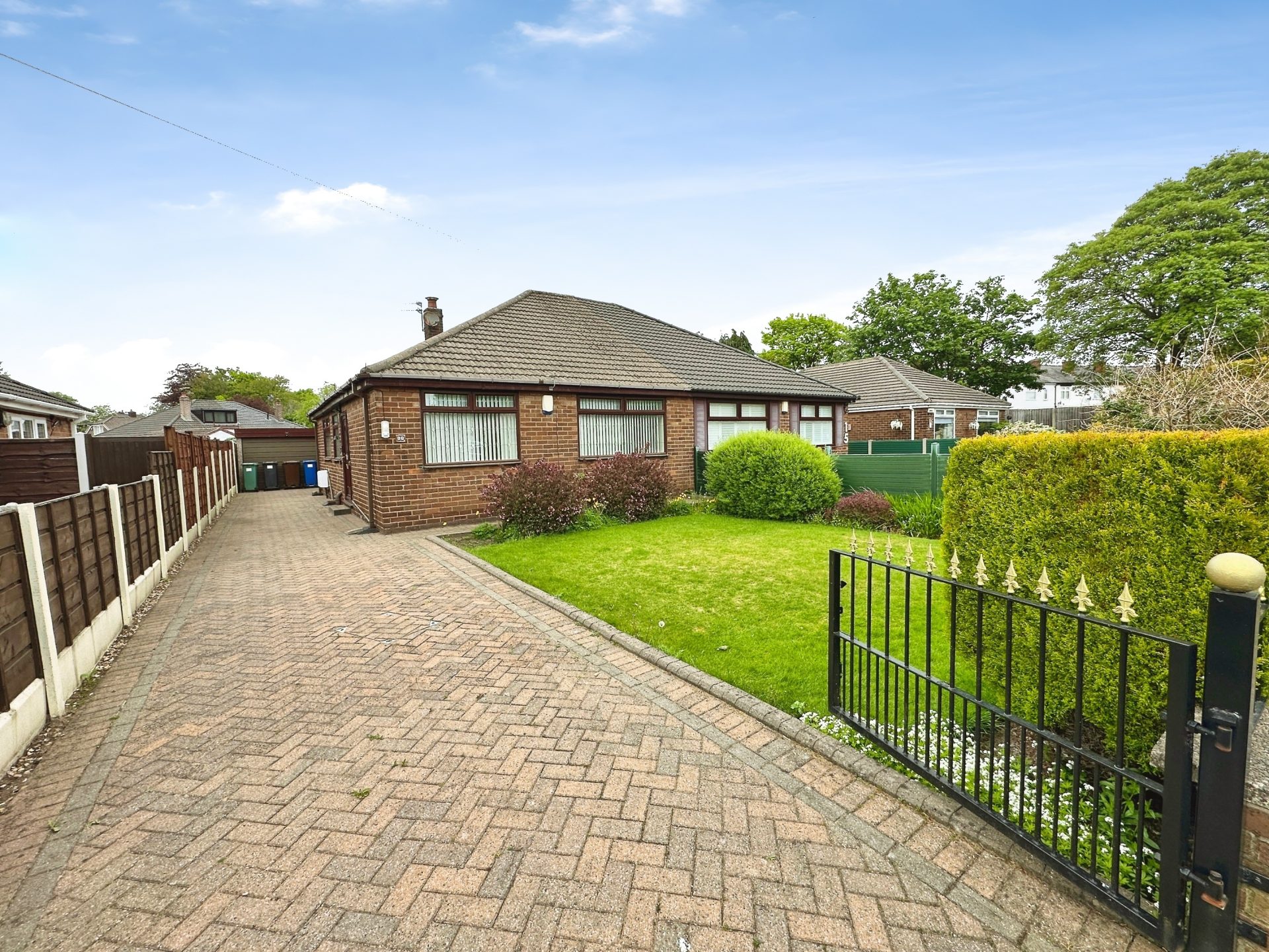 Lynmouth Close, Radcliffe