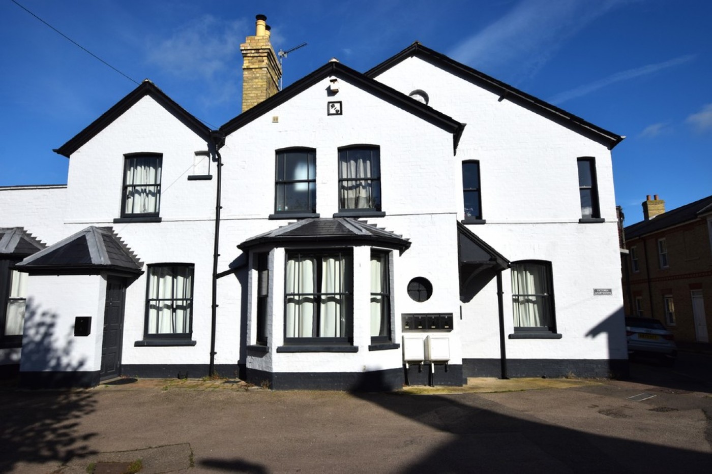 1 bedroom ground floor flat in Victoria Square