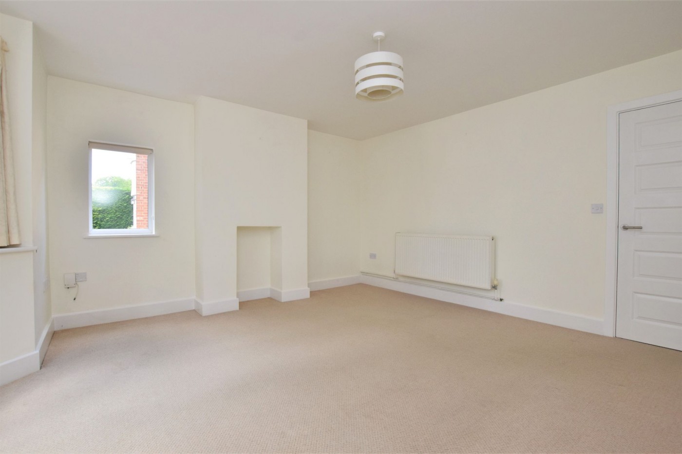 2 bedroom flat in Nursery Road, Charlton House