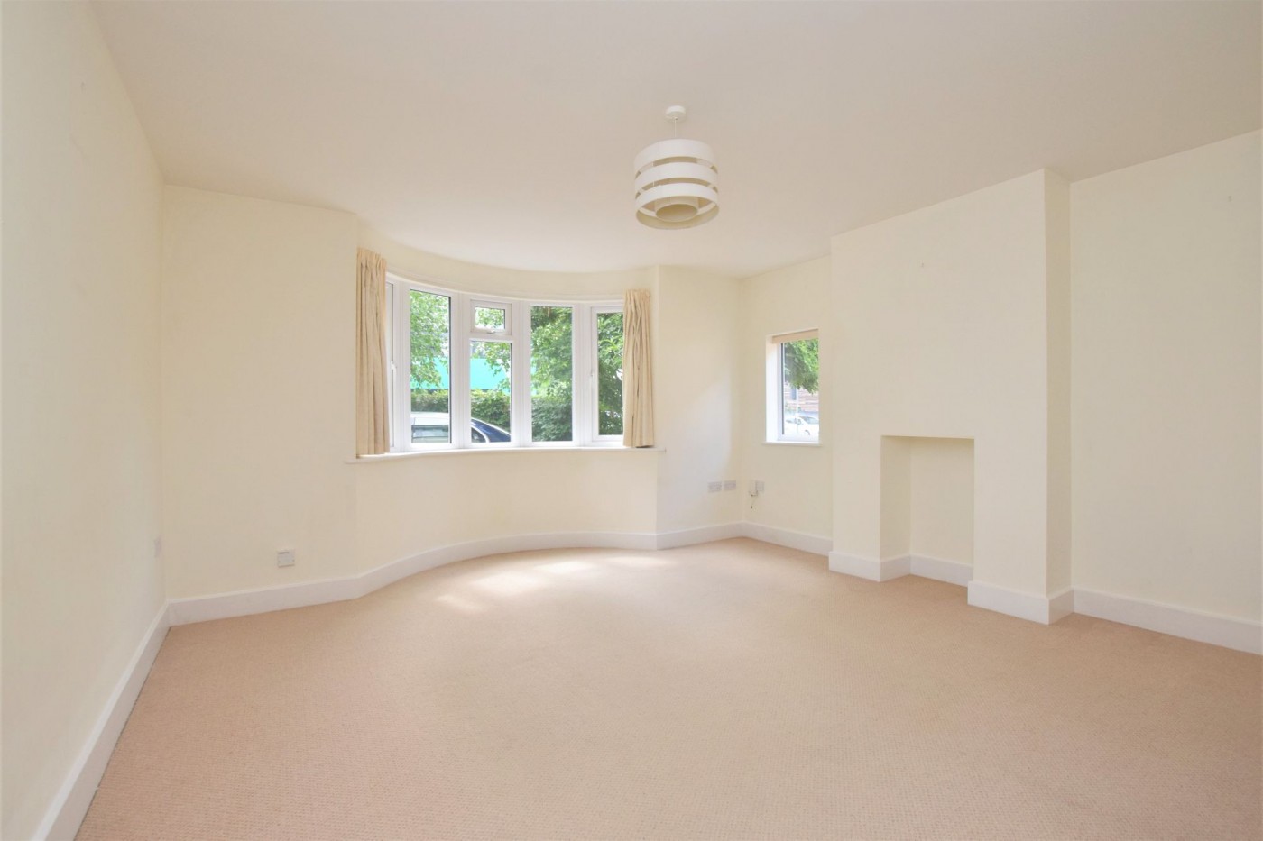 2 bedroom flat in Nursery Road, Charlton House