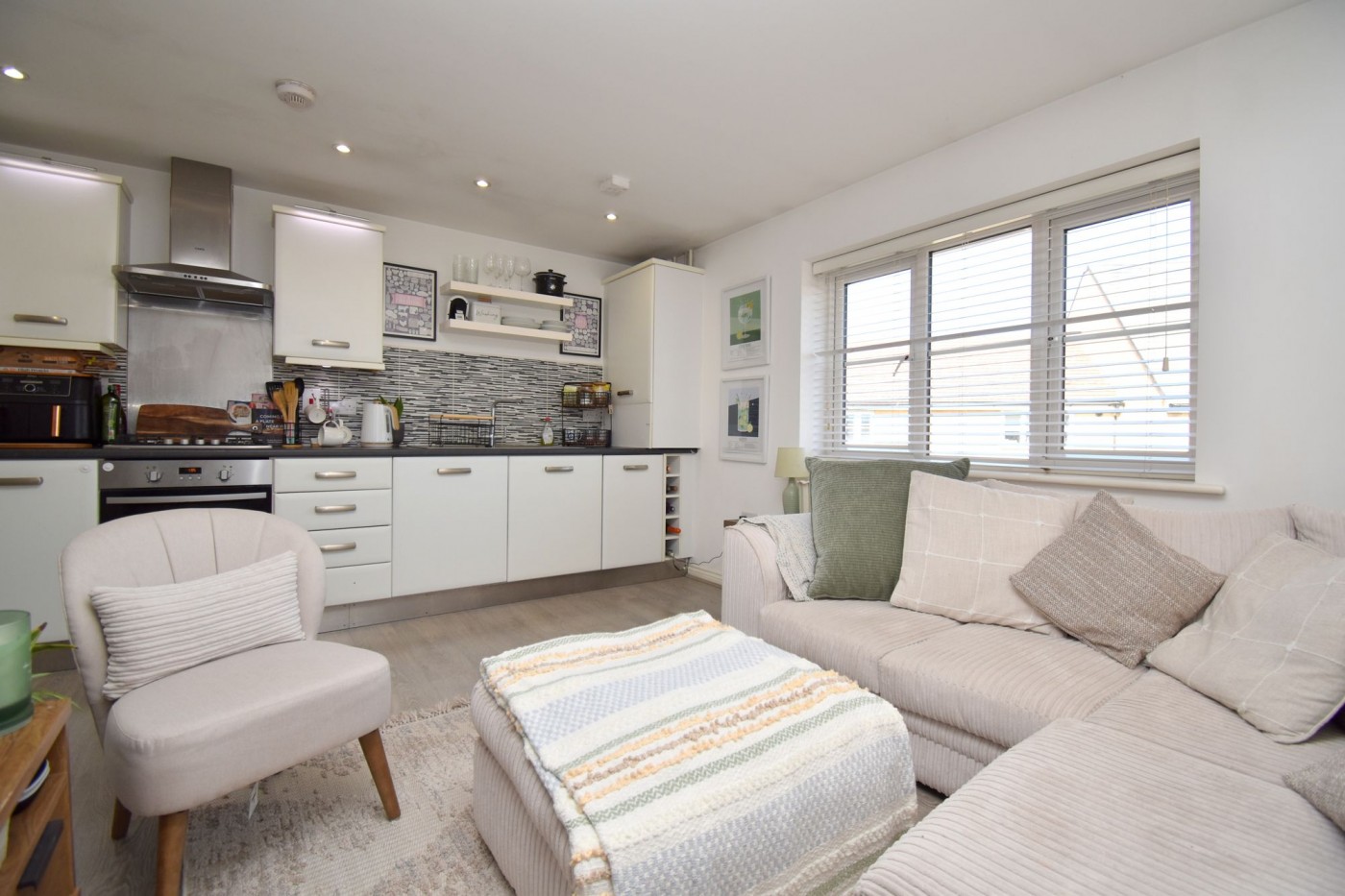 2 bedroom coach house in Hawking Drive, Biggleswade