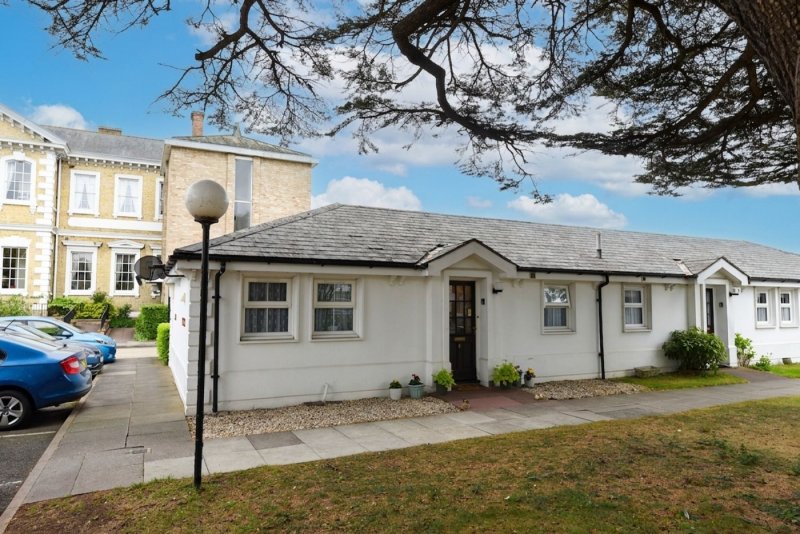 2 bedroom retirement property in Brampton Road, Huntingdon