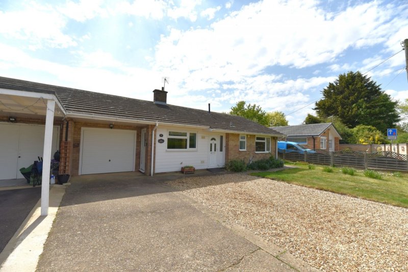 2 bedroom bungalow in Meadow Lane, Earith