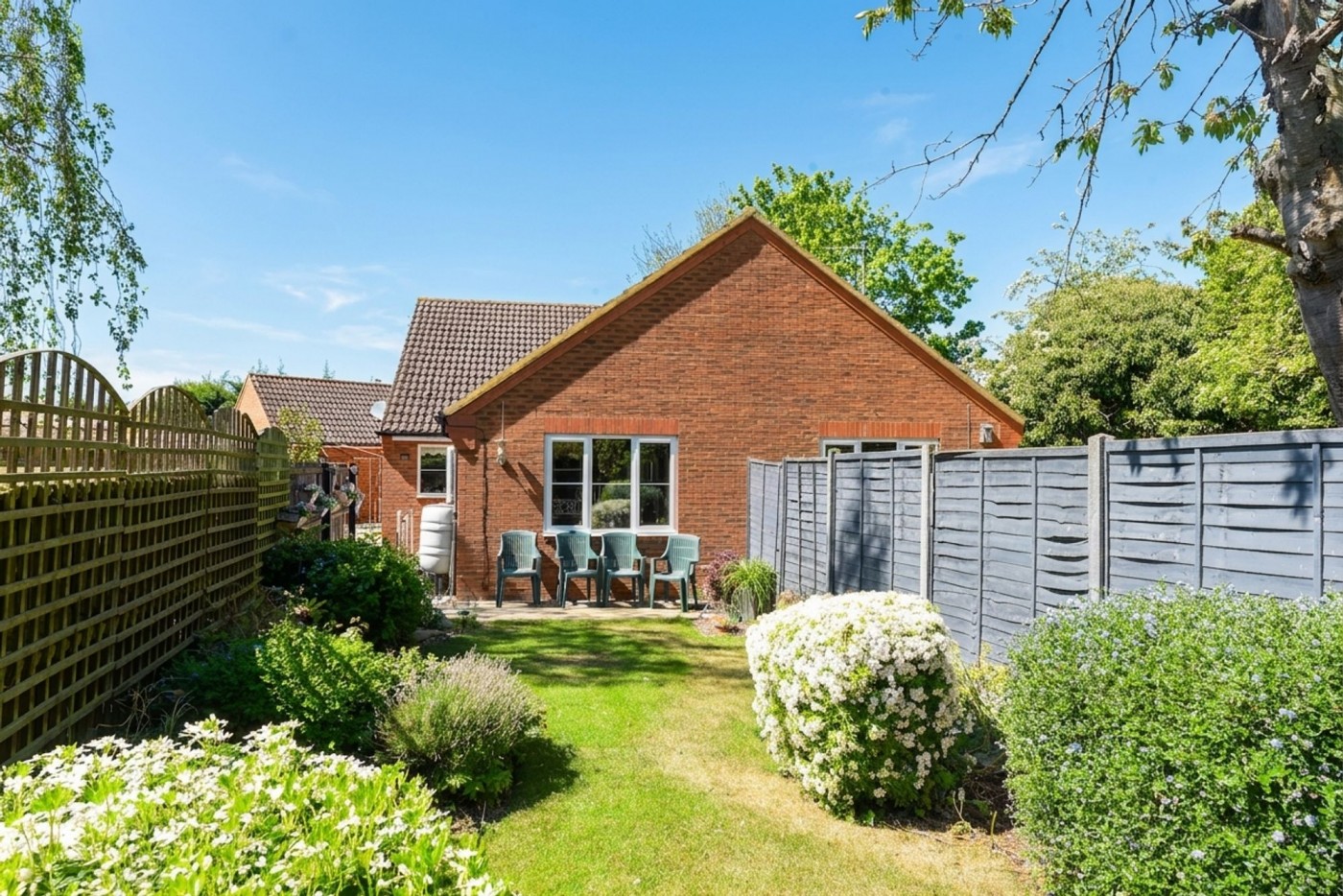 2 bedroom bungalow in Ambury Road, Huntingdon