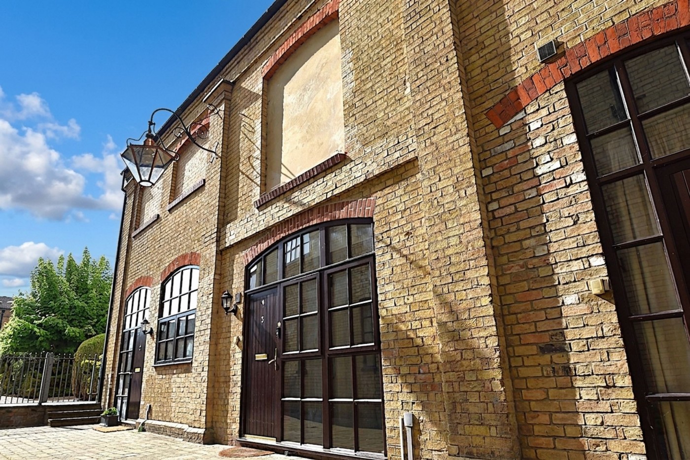 2 bedroom house in Fishers Yard