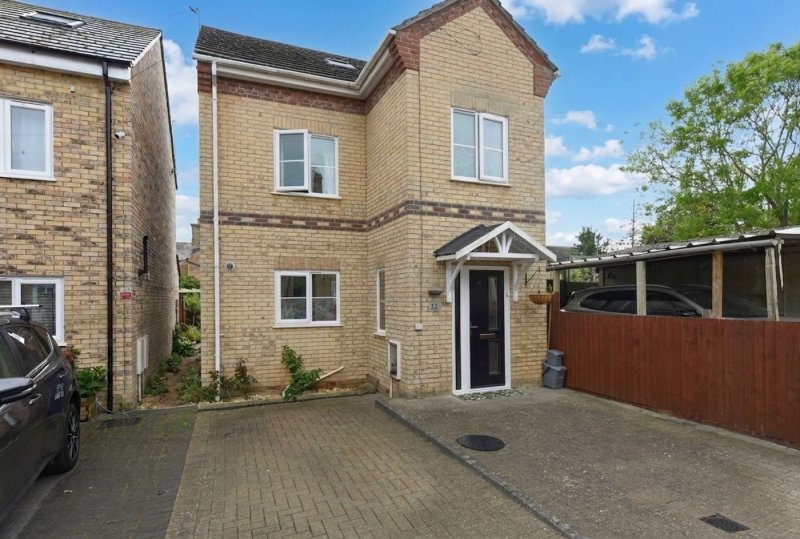 3 bedroom house in Cross Street, Huntingdon