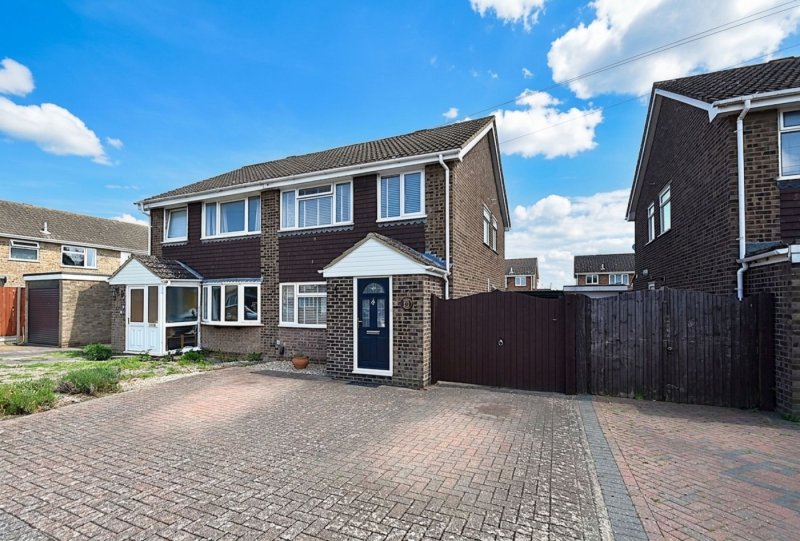 3 bedroom house in Kym Road, Eaton Ford