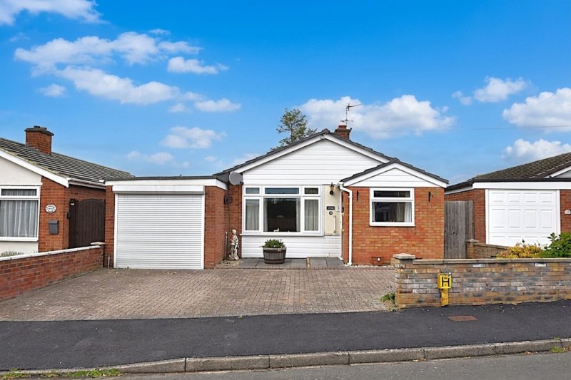 3 bedroom bungalow in Caldecote Road, Eynesbury