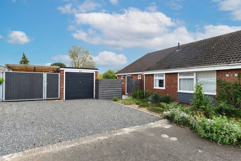 3 bedroom house in Evans Close, Brampton