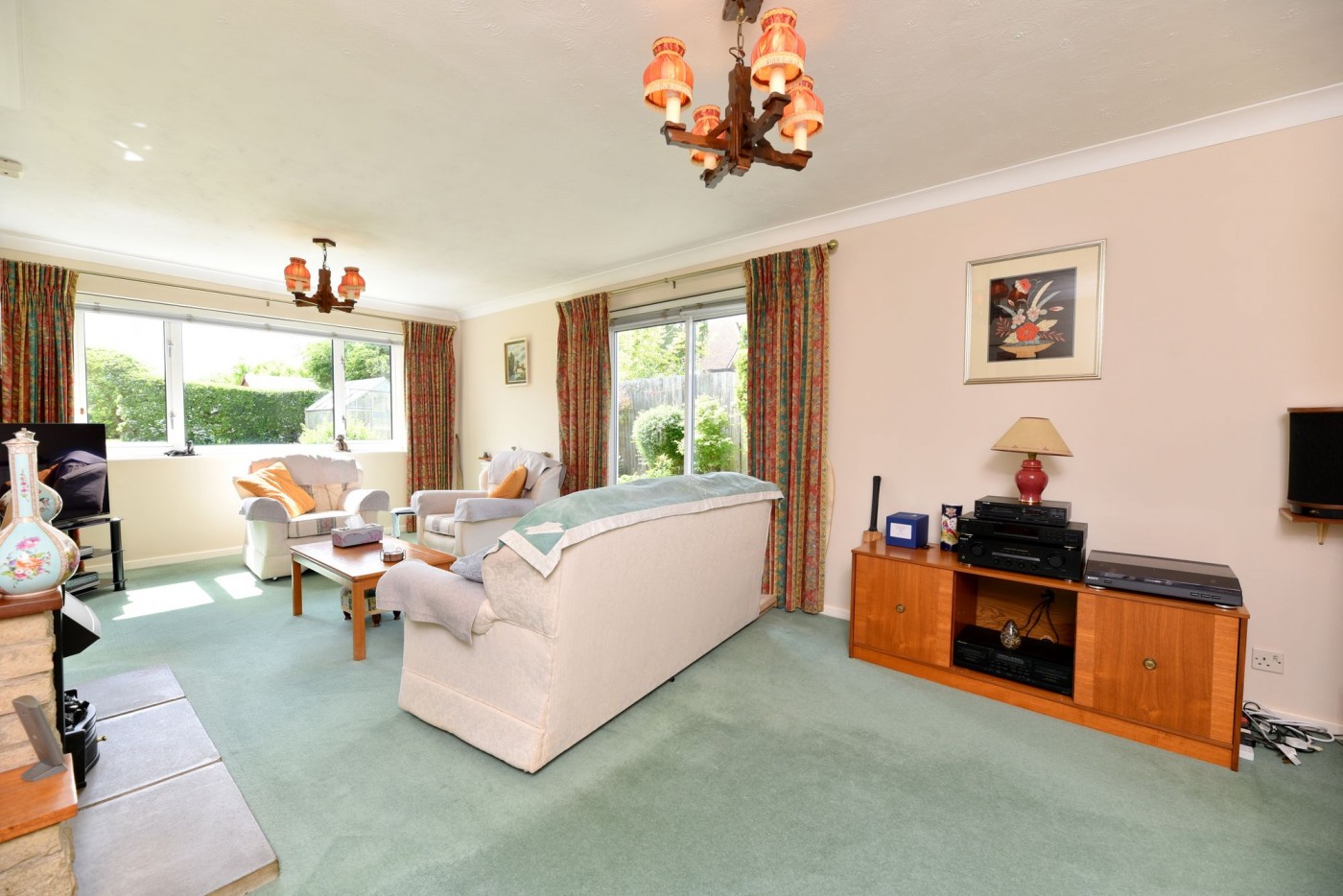 3 bedroom bungalow in High Street, Tadlow