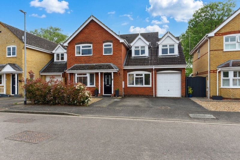 4 bedroom house in Riddiford Crescent, Brampton