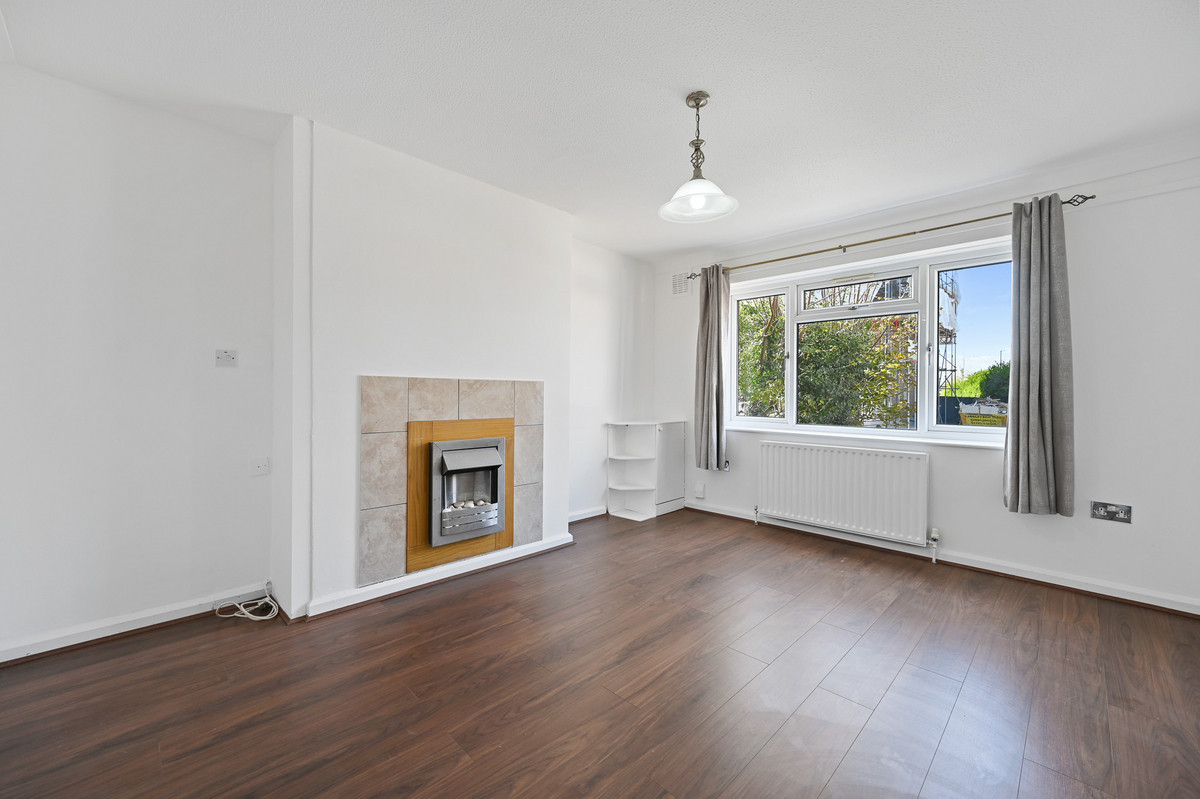 3 bedroom Semi-detached - Stiven Crescent, Harrow, HA2