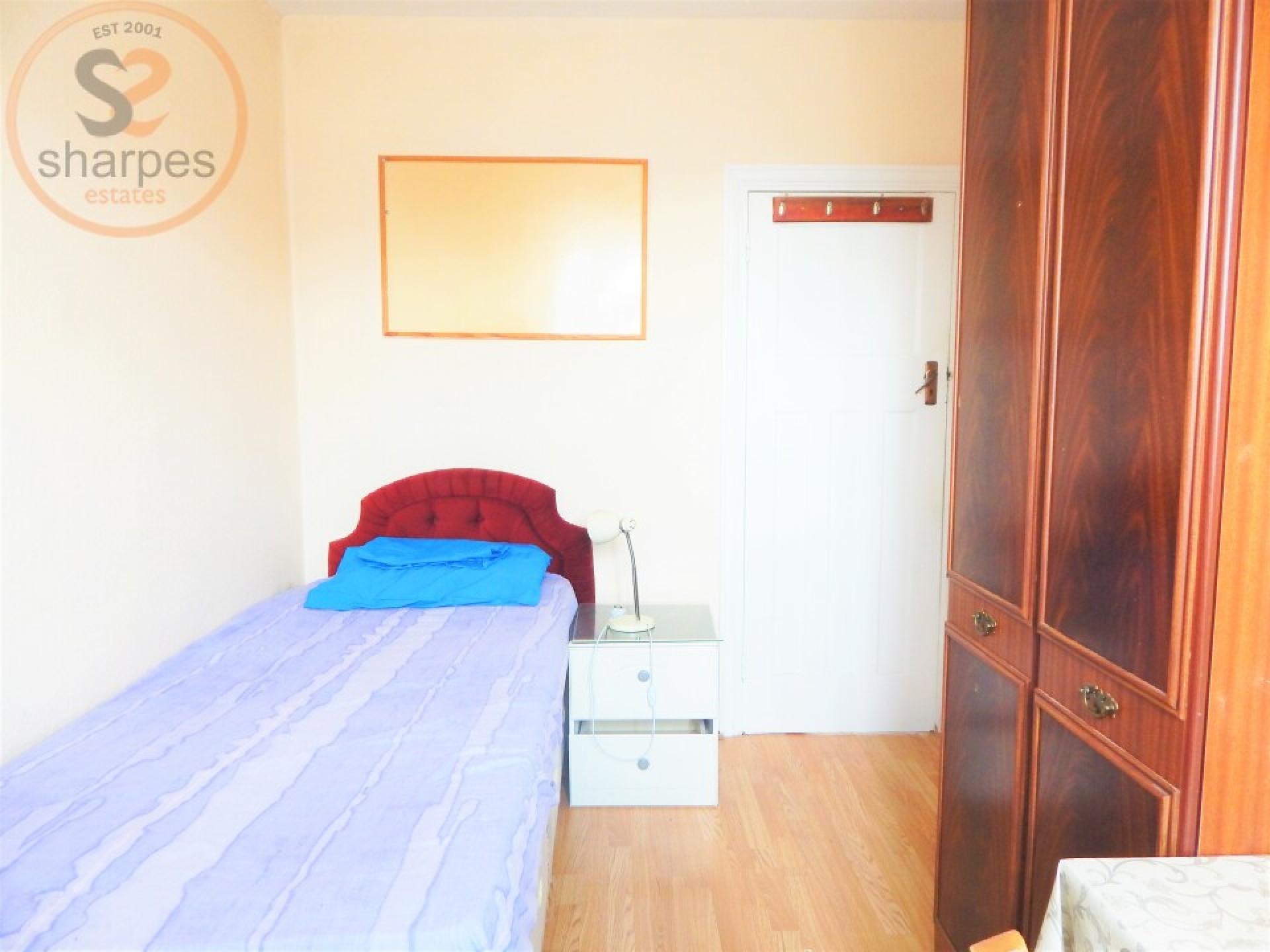 Single Room Beaford Grove, London