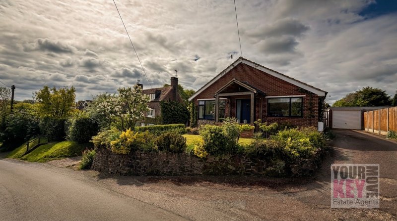 3 bedroom house in Railway Hill, Barham, Canterbury, Kent CT4 6PZ