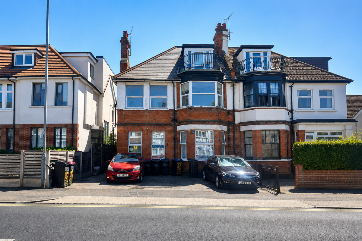 2 bedroom Maisonette - Valkyrie Road, Westcliff-on-sea, SS0