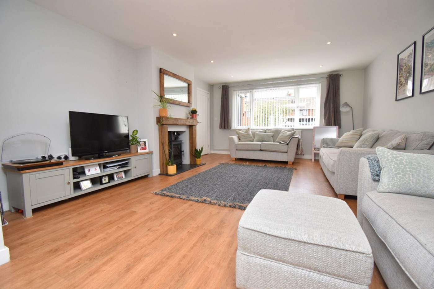 3 bedroom house in Churchill Avenue, Wyton
