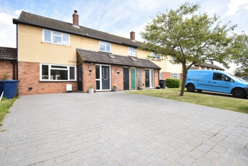 3 bedroom house in Churchill Avenue, Wyton