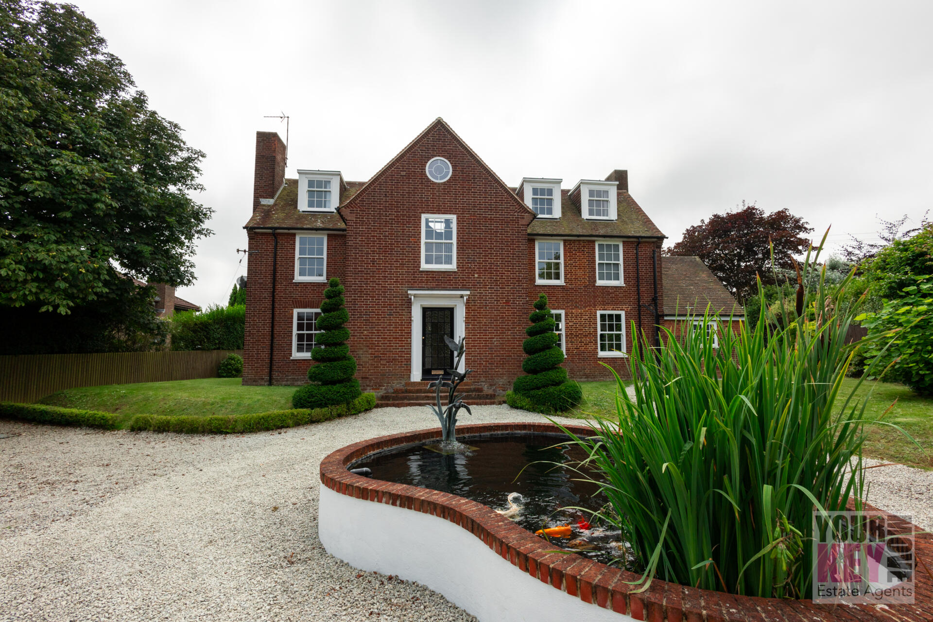 5 bedroom house in Elvington Lane, Hawkinge, Folkestone, Kent CT18 7AF