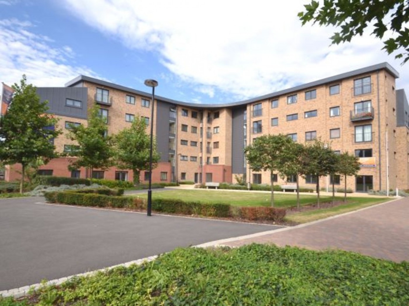 2 bedroom apartment in Hawkins Court
