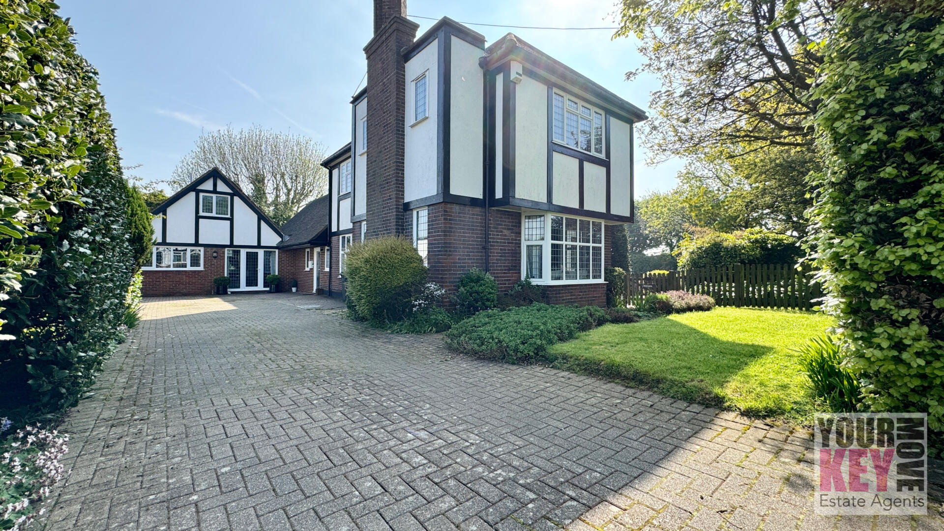 6 bedroom house in New Dover Road, Capel-le-ferne, Folkestone, Kent CT18 7LF