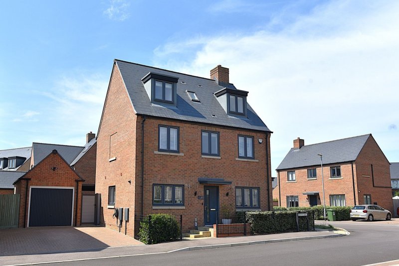 4 bedroom house in Ailwyn Road, St. Neots