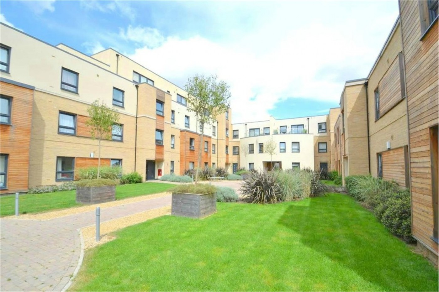 2 bedroom apartment in Park Square