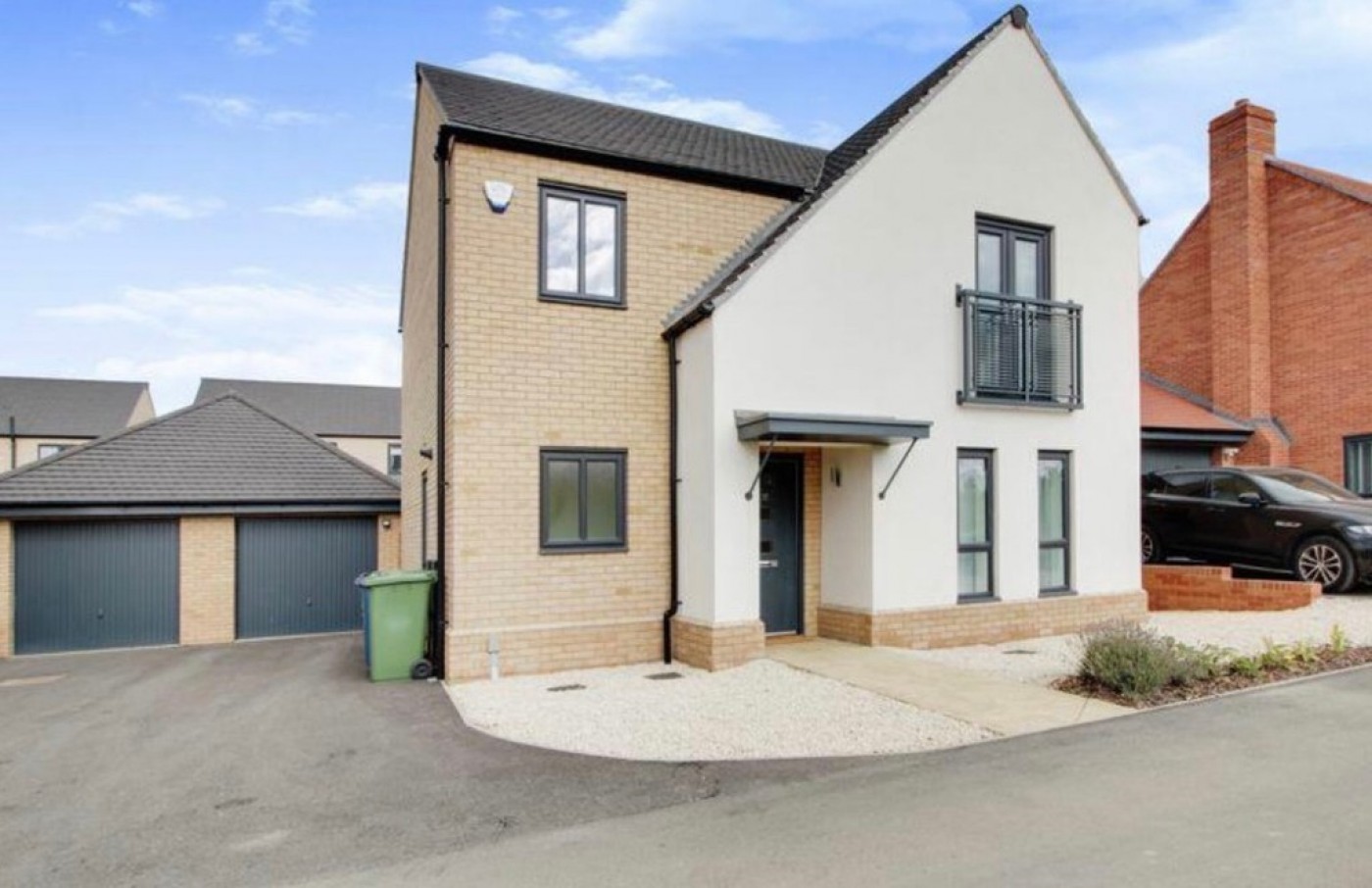 4 bedroom detached house in Housden Close