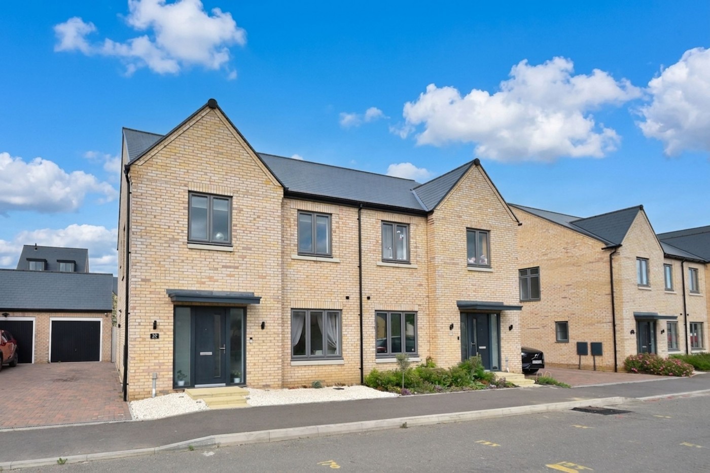 4 bedroom house in Currington Avenue