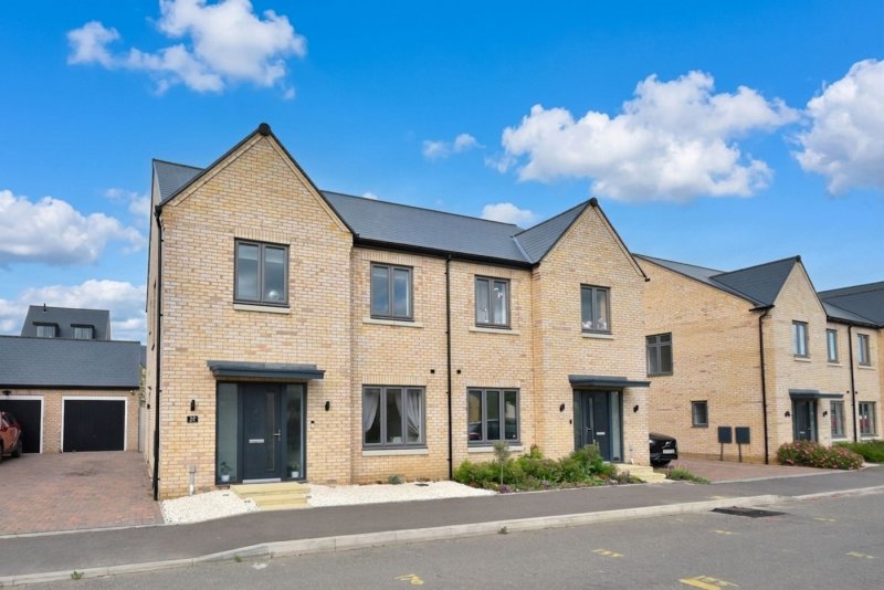 4 bedroom house in Currington Avenue, St. Neots