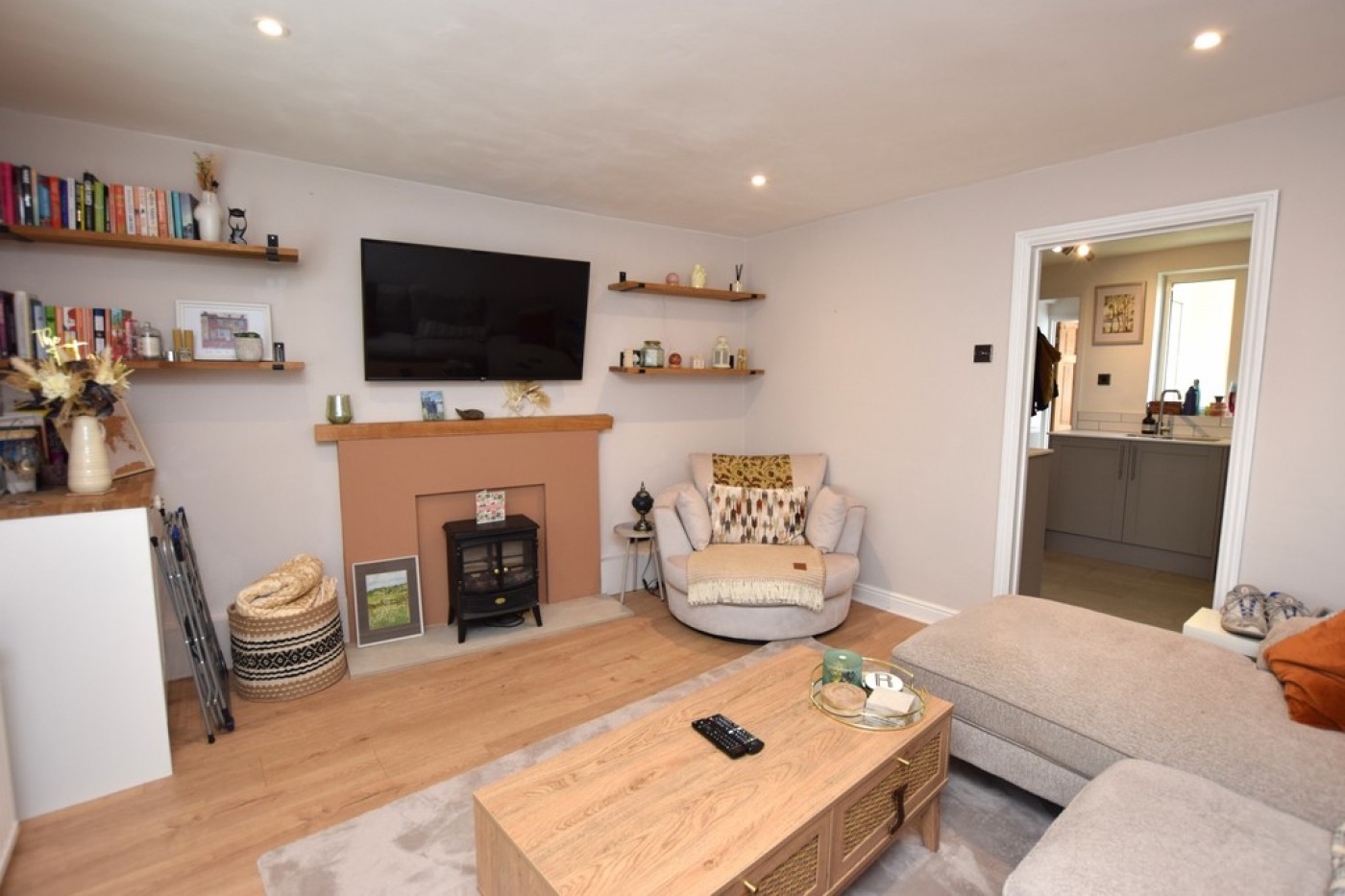 2 bedroom mid terraced house in Berkley Street