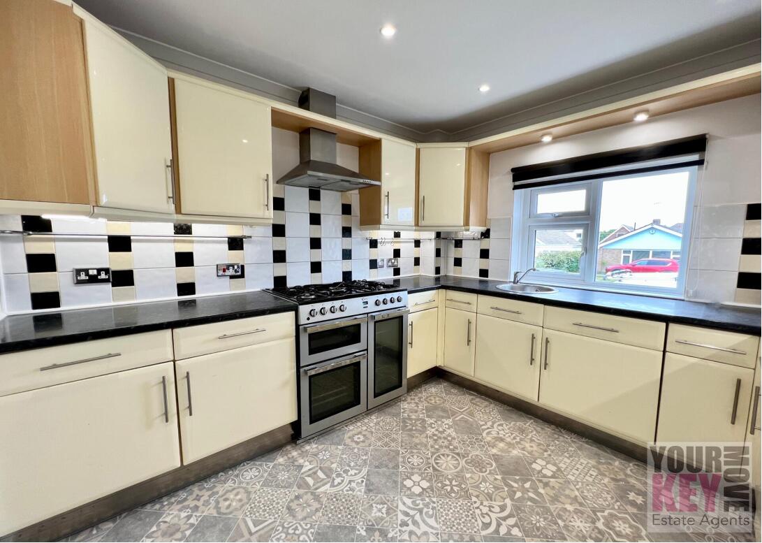 6 bedroom house in Greatstone, New Romney, Kent TN28 8NP