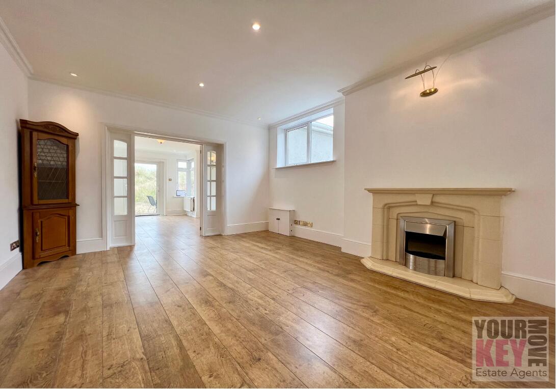 3 bedroom house in Parade, Greatstone, New Romney, Kent TN28 8NP