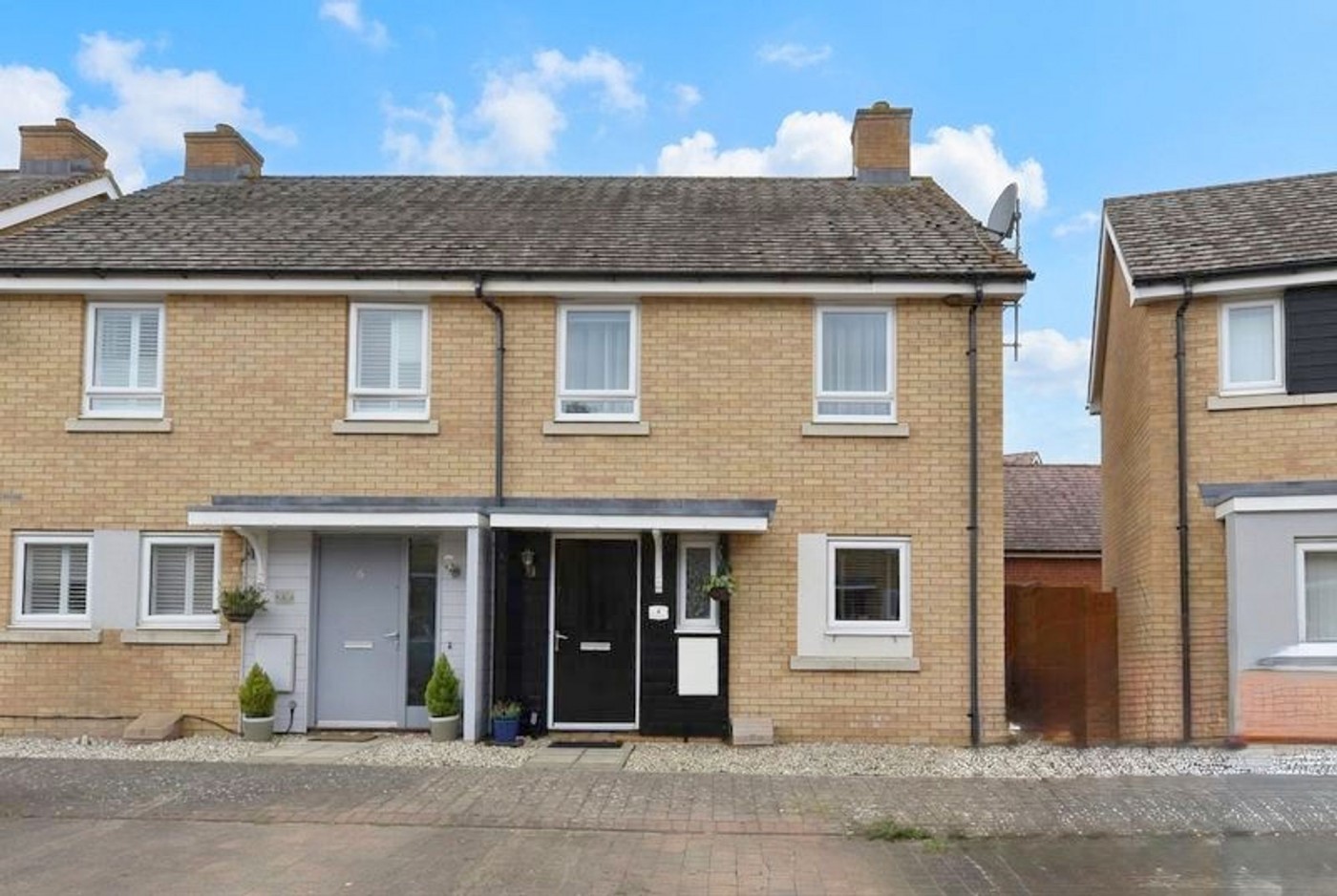 2 bedroom house in Eris Avenue