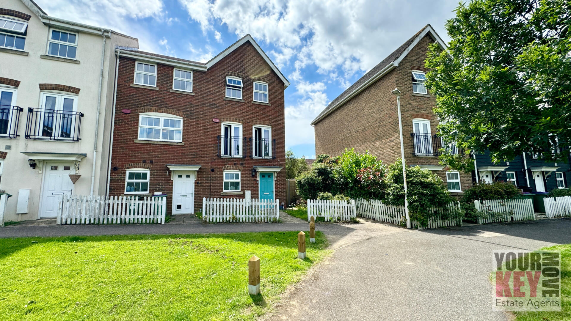 3 bedroom house in Page Road, Hawkinge, Folkestone, Kent CT18 7SF